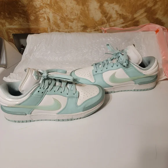 Nike Dunk Low Twist - Picture 2 of 6